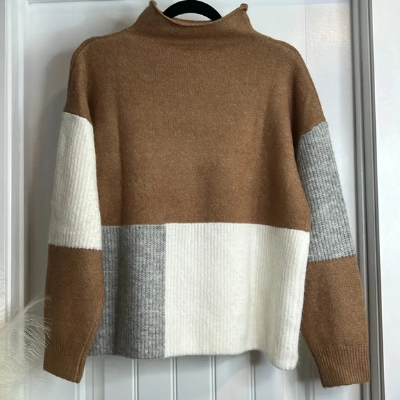 Vici Funnel Neck Neutral Color Block Sweater. Size Small. - Picture 3 of 7